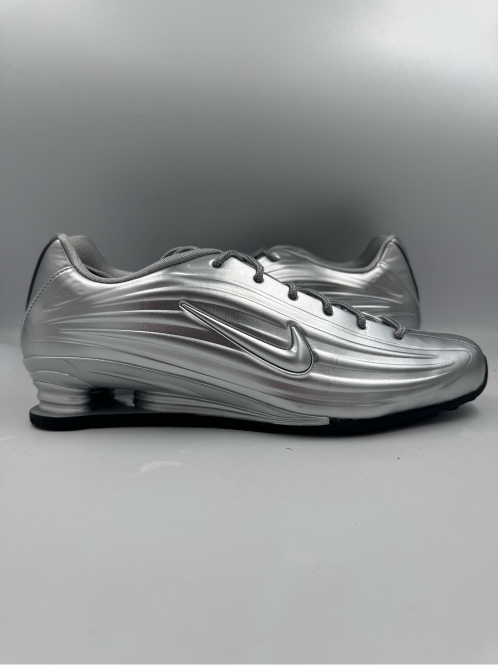 Nike Shox Z Metallic Silver Black BRAND NEW Size 11.5 Women - Picture 2 of 8